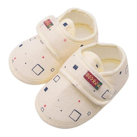 Image of Little Bumper Baby Shoes Q / 7-12 Months / United States Printed Heart-Shaped Soft Shoes